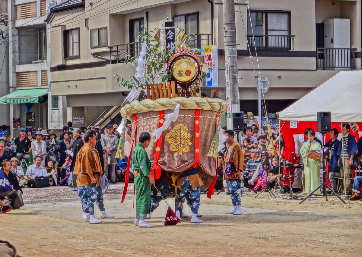 Traditional dance performance during the Nagasaki Kunchi festival