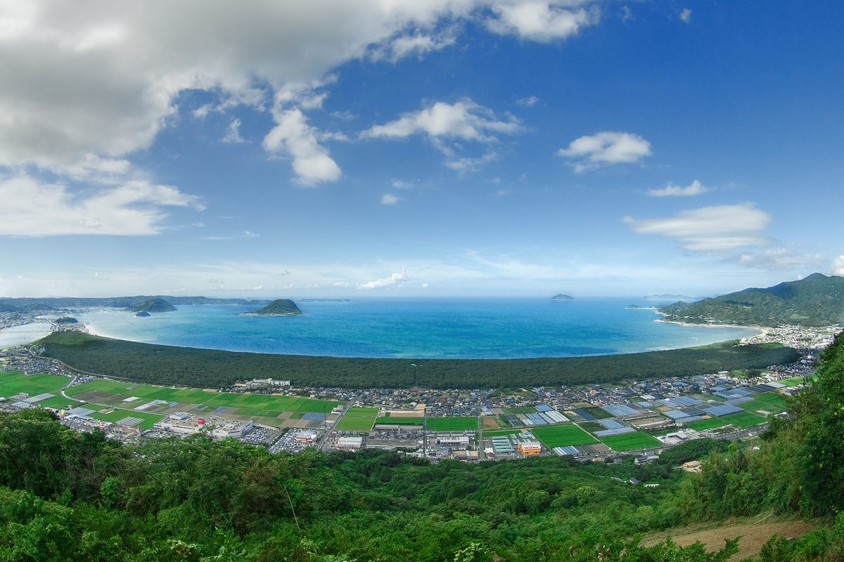 Nijinomatsubara pine forest stretching along the coast near Karatsu